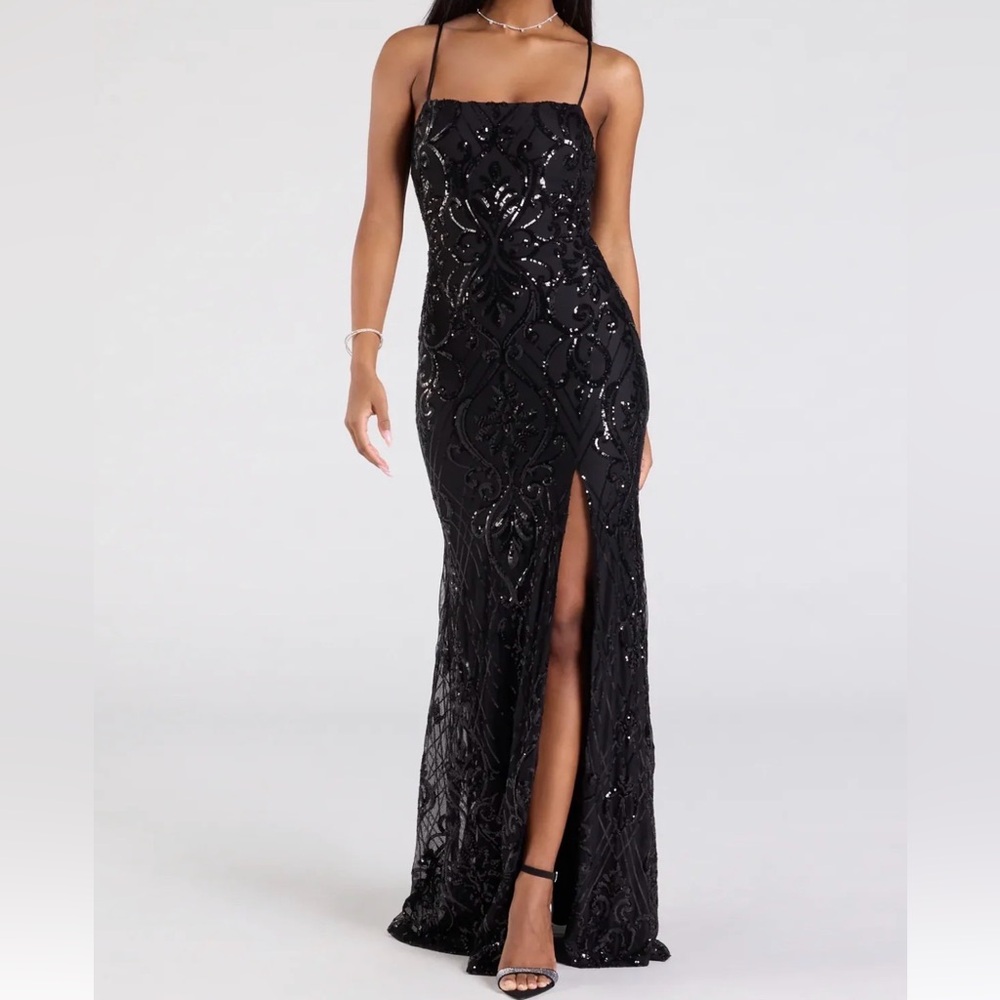 Elegant Black Sequin Evening Gown with Thigh Slit